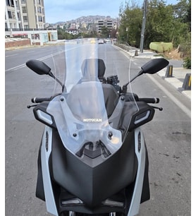 MOTOCAM Yamaha Xmax Techmax Ön Cam 2025-2026 Model 63cm Şeffaf Renkli 4mm Asansörlü