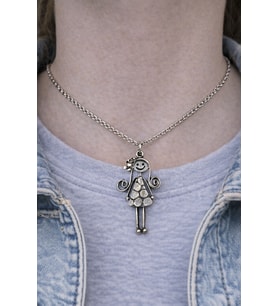 Happy Doll Charm – Figürlü Gümüş Renk Unisex Kolye (60 cm)