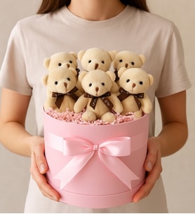 Pembe Silindir Kutuda Beyaz Peluş Ayıcık Kutusu ve Buketi Eşe Arkadaşa Sevgiliye Hediye Anneler Günü