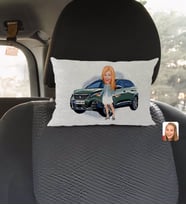 BK Gift Kişiye Özel Plakalı Kadın Peugeot 3008 Karikatürlü Dikdörtgen Araç Koltuk Yastığı-1