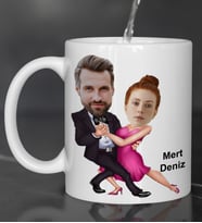 Kişiye Özel Fotoğraflı Karikatür Sevgili Çift 2 Tasarımlı Kupa Bardak