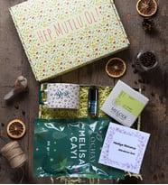 Kişiye Özel Tembel Hayvan Sloth Desenli Hediye Kutusu - Kişiye Özel Lüks Fincan, Çay, Oje, Melodi Doğum Günü Hediyesi