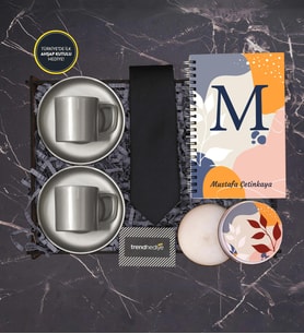 Erkek Hediye Seti 2 Ad Gümüş Renk Fincan , İsme Özel Defter, Metal Mum, Kravat, Dekoratif Ahşap Kutulu