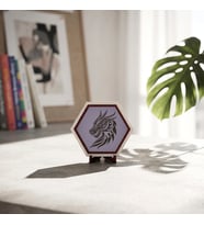 Ejderha Figürüyle Tasarlanmış Dekoratif Masaüstü Süsü, Ofis ve Ev Ortamına Modern Bir Hava Katan Şık Bir Seçenek 10x10 cm, Mor