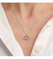 0.01 Karat Pırlanta Gümüş Lotus Çiçeği Kolye