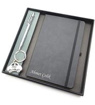 Signator® Codex  N264 Kişiye Özel Defterli Set - İsme Özel Gri Kalem + İsme Özel Siyah Defter + İsme Özel Anahtarlık İsme Özel Kutusunda Hediyelik Set (Karışık)