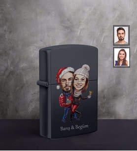 Kişiye Özel Yılbaşı Sevgili Karikatürlü UV Baskılı Siyah Benzinli Çakmak Model-4