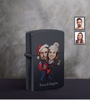 Kişiye Özel Yılbaşı Sevgili Karikatürlü UV Baskılı Siyah Benzinli Çakmak Model-4