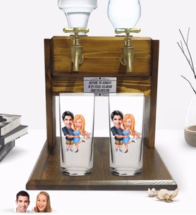 BK Gift Kişiye Özel Sevgililer Tasarımlı İkili Rakı Bardağı ve Çift Musluklu Doğal Ahşap Rakı Standı-14 (Model 1)
