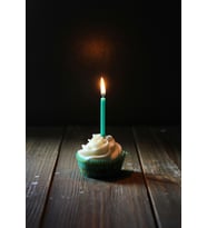 Mum Işığında Estetik Cupcake Temalı MDF Tablo - Çerçevesiz Modern Mutfak Dekoru