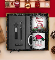 Yılbaşına Özel Kişiye Özel Tasarım Kupa & Defter & Touch Pen Kalem & Anahtarlık & Yılbaşı Kartı Hediye Seti (Kırmızı)