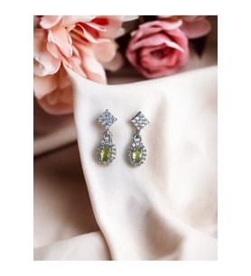 Oval Kristal Taşlı Minimal Beyaz Altın Kaplama Küpe
