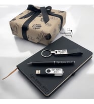 Kişiye Özel Ajanda Kapaklı Defter l Çevirmeli Metal Kalem l 16 Gb Usb Bellek l Anahtarlık Hediye Seti