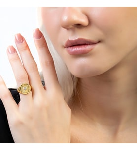 Zirkon Taşlı Papatya Tasarım Gold Renk Free Size 925 Ayar Gümüş Kadın Tektaş Yüzük