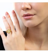 Zirkon Taşlı Papatya Tasarım Gold Renk Free Size 925 Ayar Gümüş Kadın Tektaş Yüzük