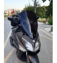 MOTOCAM SYM Joymax 250 İ Ön Cam 2013-2016 Model 65cm Siyah Renkli 4mm ORTA BOYLU