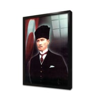 Bayrak Önünde Kalpaklı Atatürk Çerçeveli Cam Tablo