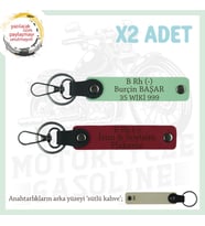 Motorcu İçin İsim Plaka ve B Rh (-) Kan Grubu Yazılı 2'li Anahtarlık Hediye Set, Kırmızı-Yeşil-SK (Çok Renkli)