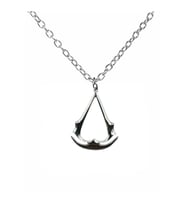 Assassin's Creed Sembol Figürlü Unisex Kolye – Gizemli ve Güçlü Tasarım (Gümüş)