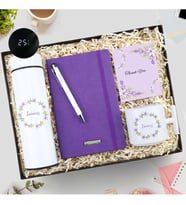 Kişiye Özel Tasarım 500 ML Dereceli Termos & Baskılı T Kupa & Gümüş Renk Detaylı Beyaz Tükenmez Kalem & Mor Defter Hediye Seti