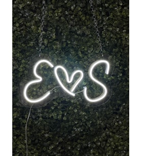 Kişiye Özel Neon LED Yazı 5 Harfli – İsim Yazılı Dekoratif Duvar Işığı (Beyaz)