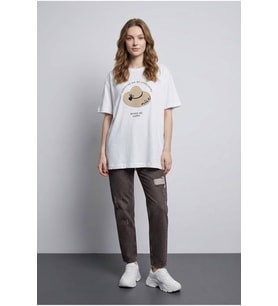 Kadın %100 Organik Pamuklu Oversize Kalıp Bol Kesim Baskı Detaylı Beyaz T-shirt