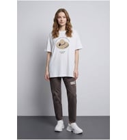 Kadın %100 Organik Pamuklu Oversize Kalıp Bol Kesim Baskı Detaylı Beyaz T-shirt