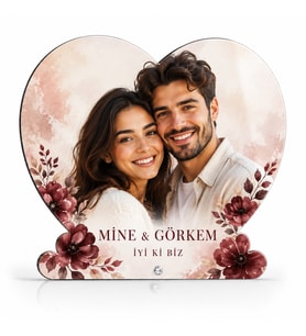 Kişiye Özel Kalp Fotoğraf Çerçevesi 19×23 cm – Resim ve Yazı Baskılı Masaüstü Hediye