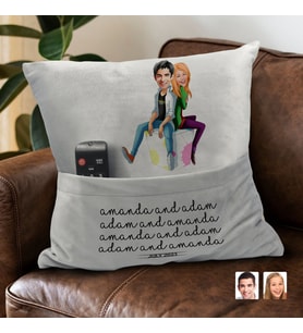 BK Gift Kişiye Özel Sevgililer Karikatür Tasarımlı Organizer Kumanda ve Atıştırmalık Cepli Gri Kırlent Yastık-35 Arkadaşa Hediye, Cepli Yastık