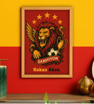 BK Gift Kişiye Özel Sarı Kırmızı 5 Yıldız Aslan Taraftar Tasarımlı Ahşap Çerçeveli Tablo-2 40x25cm, Taraftar Hediyesi, Doğum Günü Hediyesi, Arkadaşa Hediye
