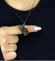 Doğal Taş Akik Doğal Taşlı Fotograf Makinesi Antik Kadın Kolye euk42a (Kırmızı)
