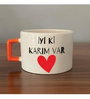 İyi Ki Karım Var Baskılı Turuncu Kulplu C Sevgililer Günü Fincanı