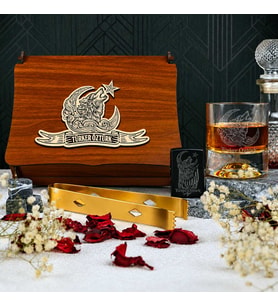 Bozkurt Figürlü Kişiye Özel Gold Maşalı, Çakmaklı ve Taşlı Viski Kadehi Seti