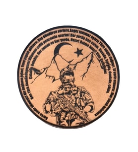 Komando Andı Korku Nedir Bilmeyiz  -Yuvarlak  Deri Peç - Arma - Leather Patch (Bej)