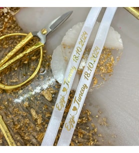 Gold Baskılı İsimli Söz ve Nişan Kurdelesi Beyaz Kırmızı İmza Bağlı Kalpler Modeli (İncisiz)