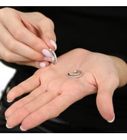 Tek Sıra Mikro Beyaz Zirkon Taşlı Silver Renk Yarım Tur 925 Ayar Kadın Küpe (A.Beyaz)