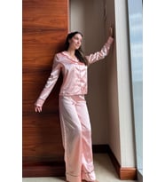 Saten Uyku Gözlüklü Biyeli Pembe Pijama Takımı