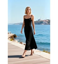 Kadın Kolsuz Havuz Yaka Maxi Elbise İnce Askılı A Kesim Esnek Örme Kumaş Rahat Günlük Modern Şık