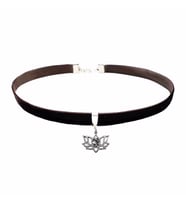 Kahverengi Kadife Lotus Çiçeği Choker Kolye