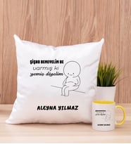 Kişiye Özel Varmış Ki Yemiş Diyelim Esprili Kare Yastık ve Sarı Kupa