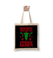 Rocking Around The Upside Down Stranger Things Beyaz Bez Çanta Uzun Saplı Alışveriş Çantası