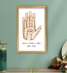 BK Gift Kişiye Özel Renkli El Ele Tutuşan Aile Tasarımlı Ahşap Çerçeveli Tablo-5 40x25cm, Anneye Hediye, Aile Hediyesi