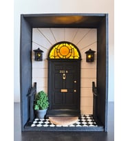 Sherlock Holmes 221B Baker Street Lambası – El Yapımı Minyatür Kapı Masa Lambası