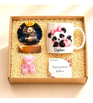 Kişiye Özel Panda Tasarım Kupa Seti Işıklı Kristal Cam Küre & Panda Mum Hediye Kutusu