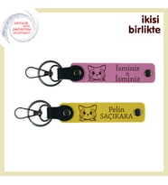 Sokaktan Gelen Sadakati Taşıyan Hatıra, Kedi Motifli İsim Yazılı Anahtarlık Seti, Pembe-Sarı
