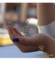 Sevgiliye Hediye Kuzey Yıldızı Kadın Kolye – Işıltılı Yeşil ve Beyaz Taşlarla Şık Tasarım (Rose Gold Altın)