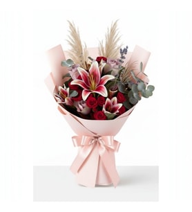 Bukette Pembe Lilyum ve Lila Güller