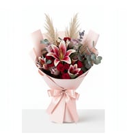 Bukette Pembe Lilyum ve Lila Güller