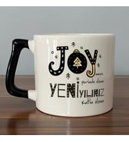 Joyumuz Yerinde Olsun Baskılı Siyah Kulplu D Yılbaşı Kupası