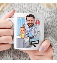 Kişiye Özel Karikatürlü Erkek Çocuk Doktoru Kupa Bardak